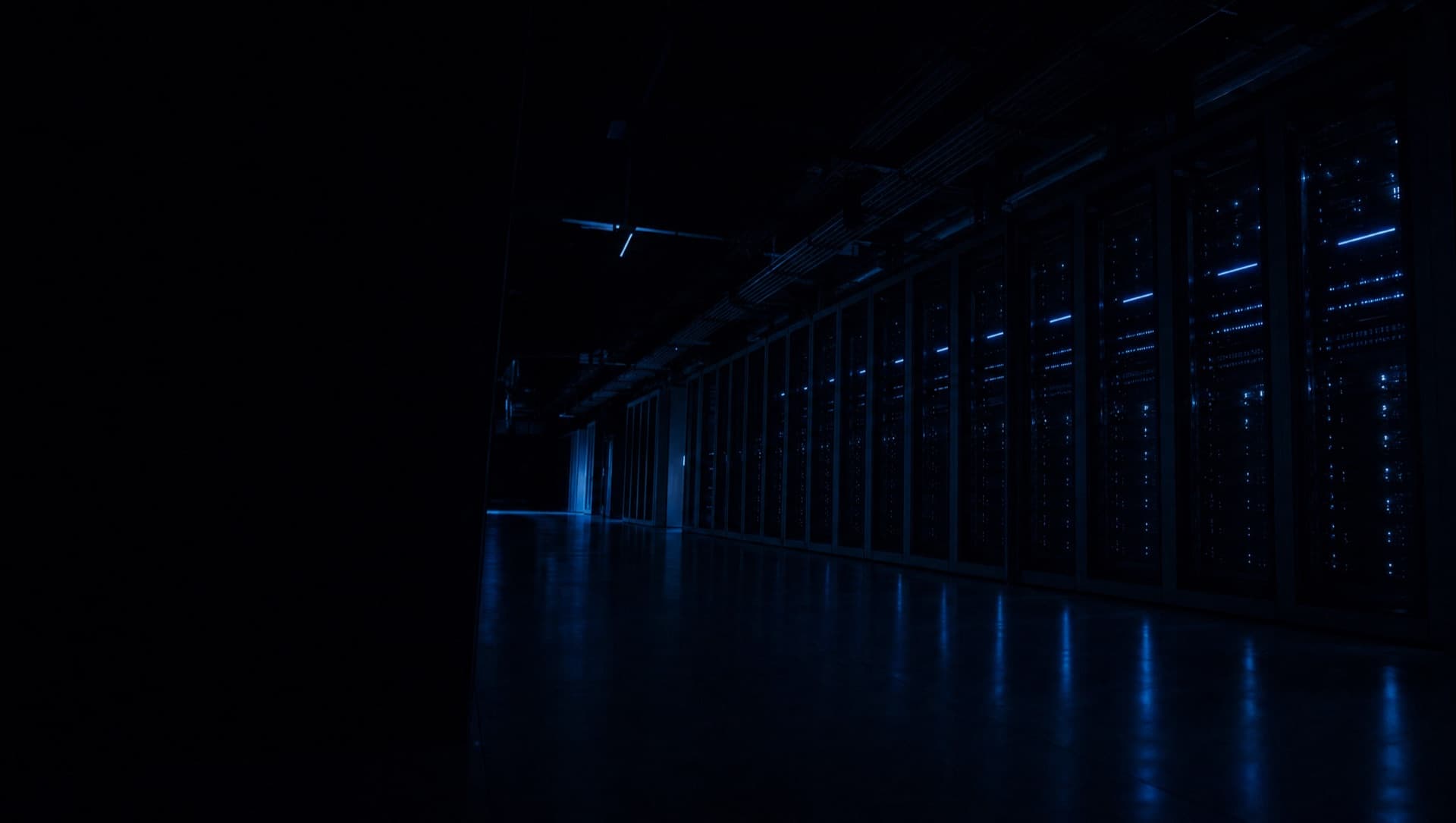 Firewall-Hardware im Serverschrank als Sinnbild für den Vergleich der Firewall-Klassen
